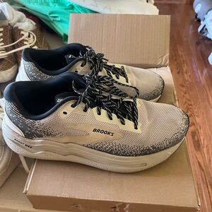 Brooks Athletic Shoes in Cream and Black